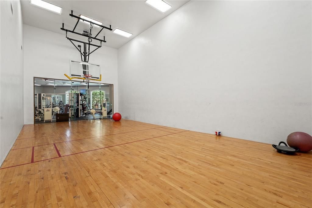 Active With Contract: $179,000 (1 beds, 1 baths, 759 Square Feet)