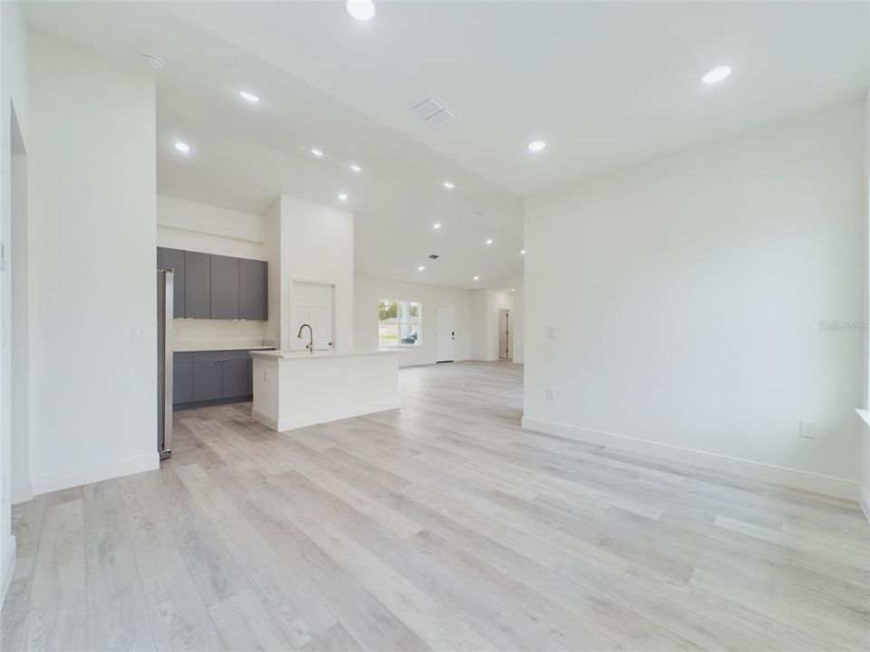 Active With Contract: $358,000 (4 beds, 3 baths, 2013 Square Feet)