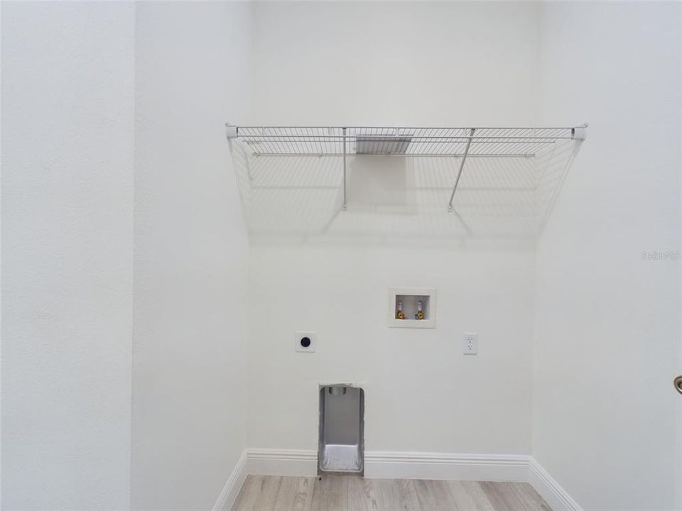 Active With Contract: $358,000 (4 beds, 3 baths, 2013 Square Feet)