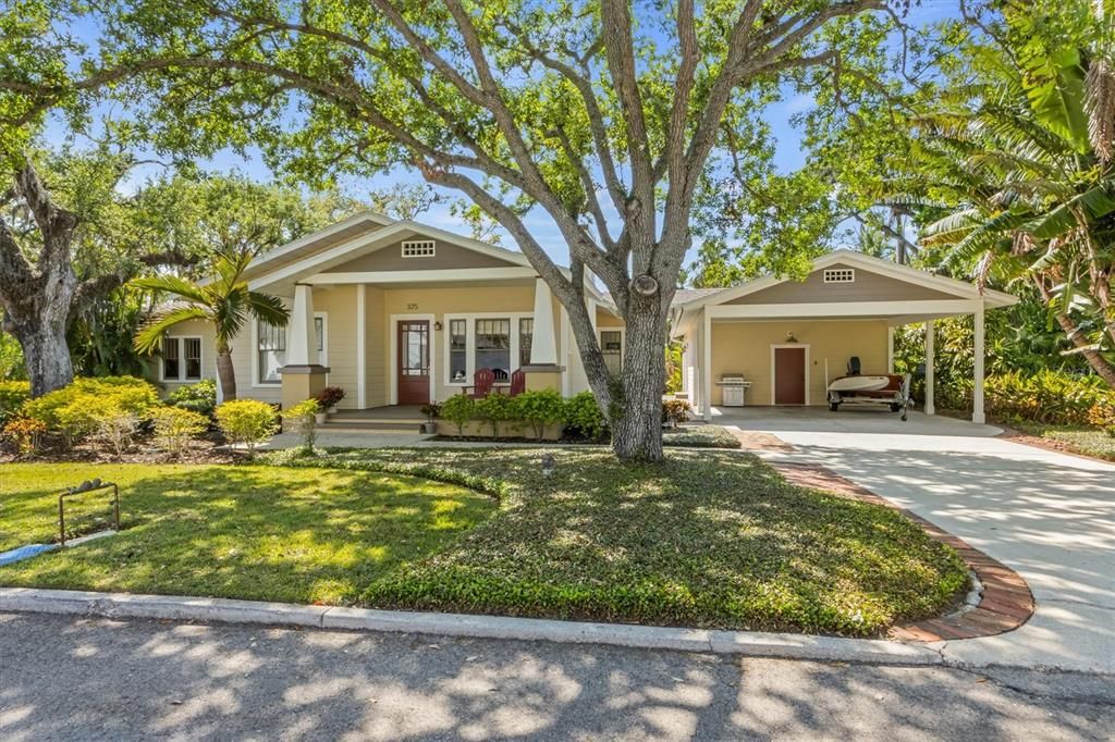 Recently Sold: $698,000 (3 beds, 3 baths, 2416 Square Feet)