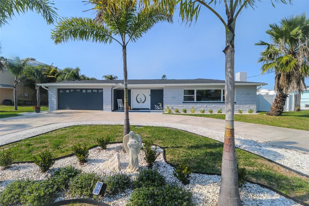 En Venta: $1,249,000 (4 camas, 3 baños, 2372 Pies cuadrados)