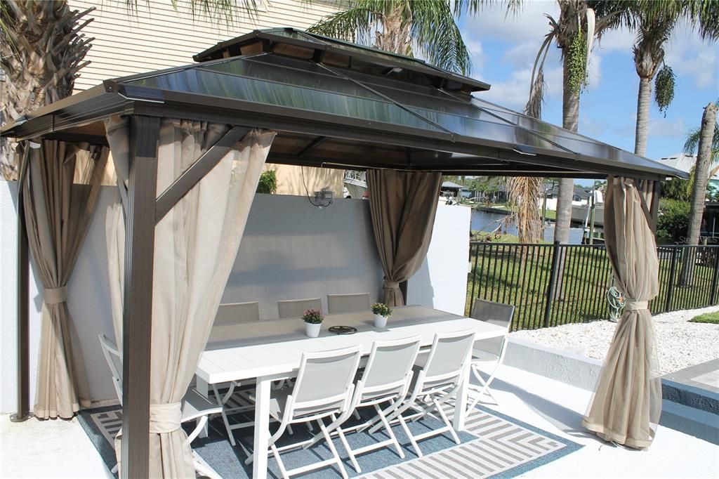 En Venta: $1,249,000 (4 camas, 3 baños, 2372 Pies cuadrados)