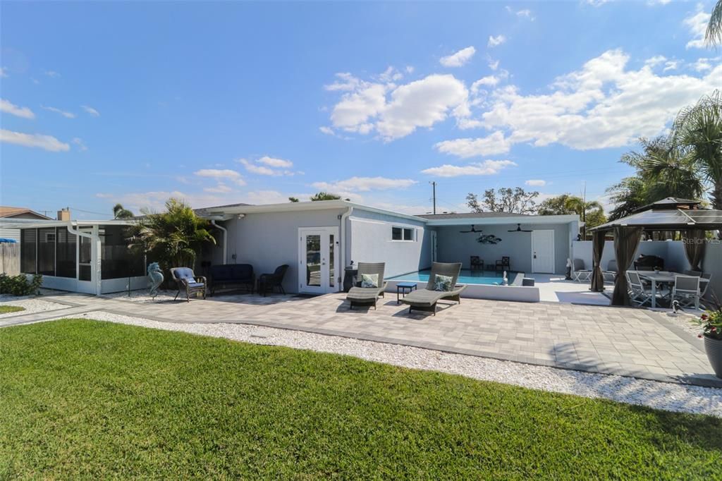 En Venta: $1,249,000 (4 camas, 3 baños, 2372 Pies cuadrados)