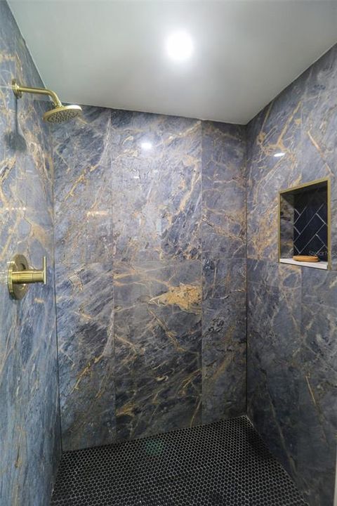 En Venta: $1,249,000 (4 camas, 3 baños, 2372 Pies cuadrados)