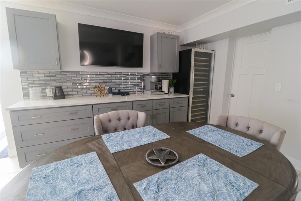 En Venta: $1,249,000 (4 camas, 3 baños, 2372 Pies cuadrados)