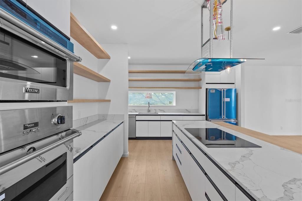 For Sale: $2,325,000 (4 beds, 4 baths, 3410 Square Feet)