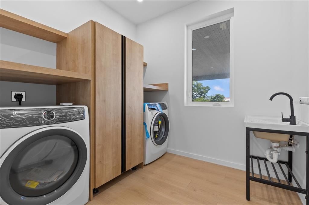 For Sale: $2,325,000 (4 beds, 4 baths, 3410 Square Feet)