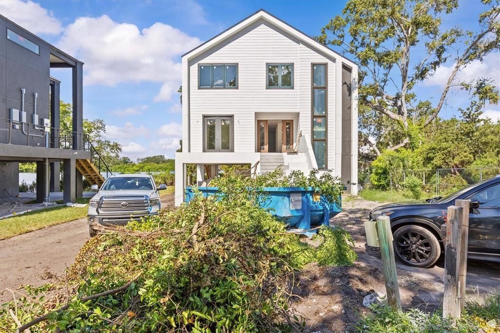 For Sale: $2,325,000 (4 beds, 4 baths, 3410 Square Feet)