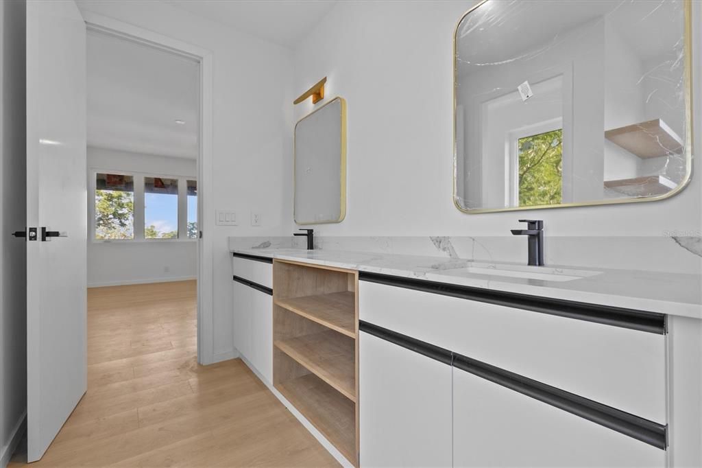 For Sale: $2,325,000 (4 beds, 4 baths, 3410 Square Feet)