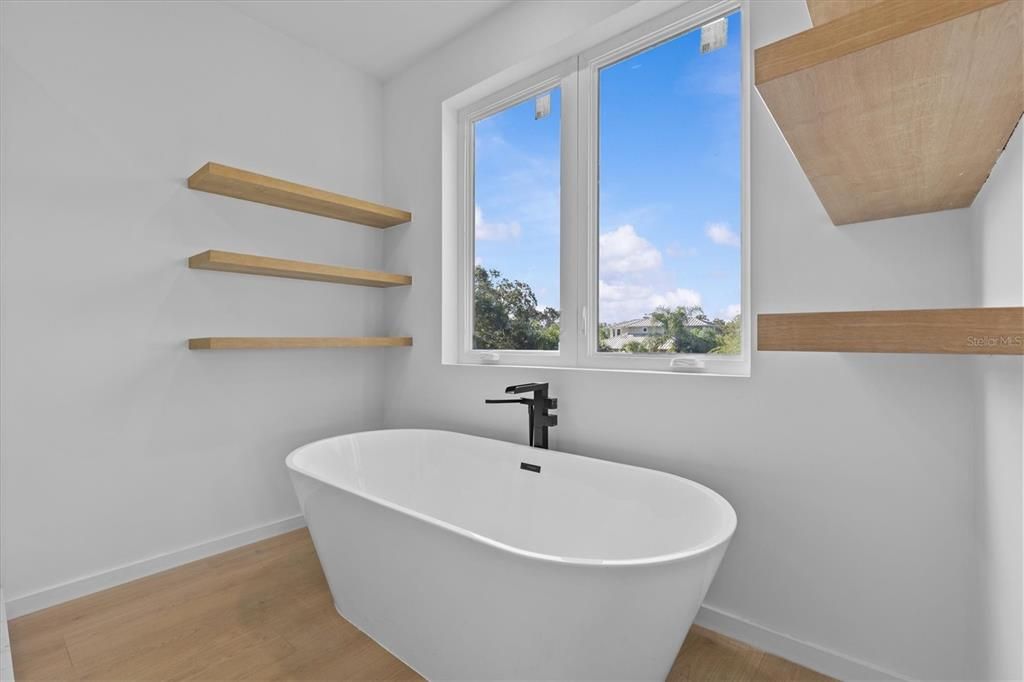 For Sale: $2,325,000 (4 beds, 4 baths, 3410 Square Feet)