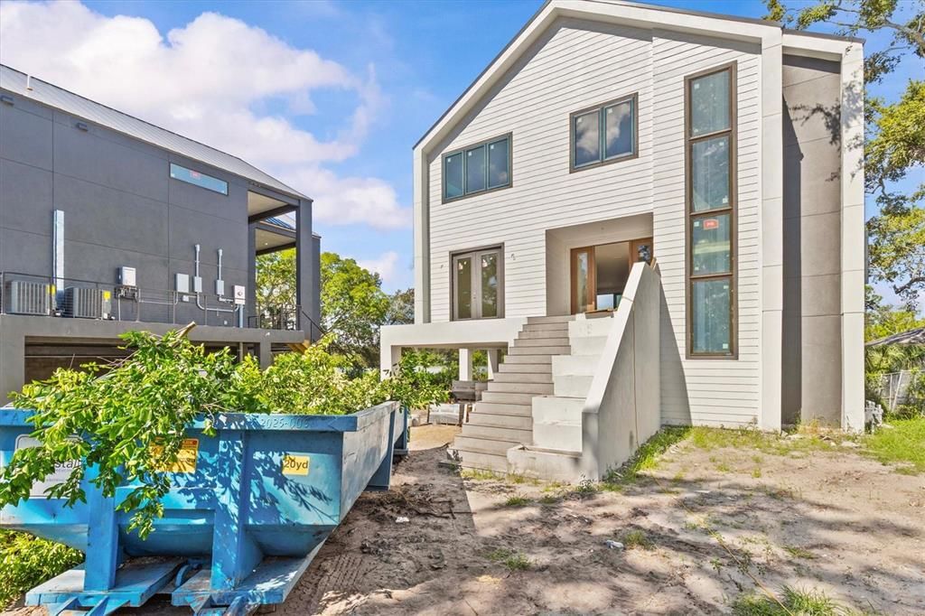 For Sale: $2,325,000 (4 beds, 4 baths, 3410 Square Feet)