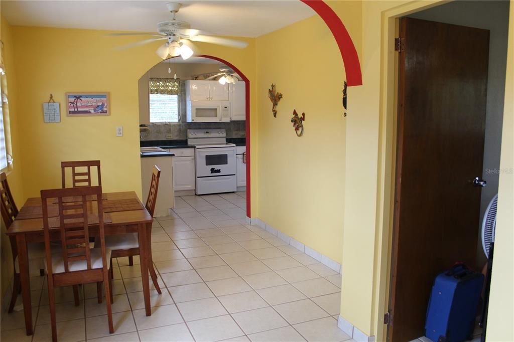 For Sale: $369,000 (3 beds, 2 baths, 1100 Square Feet)