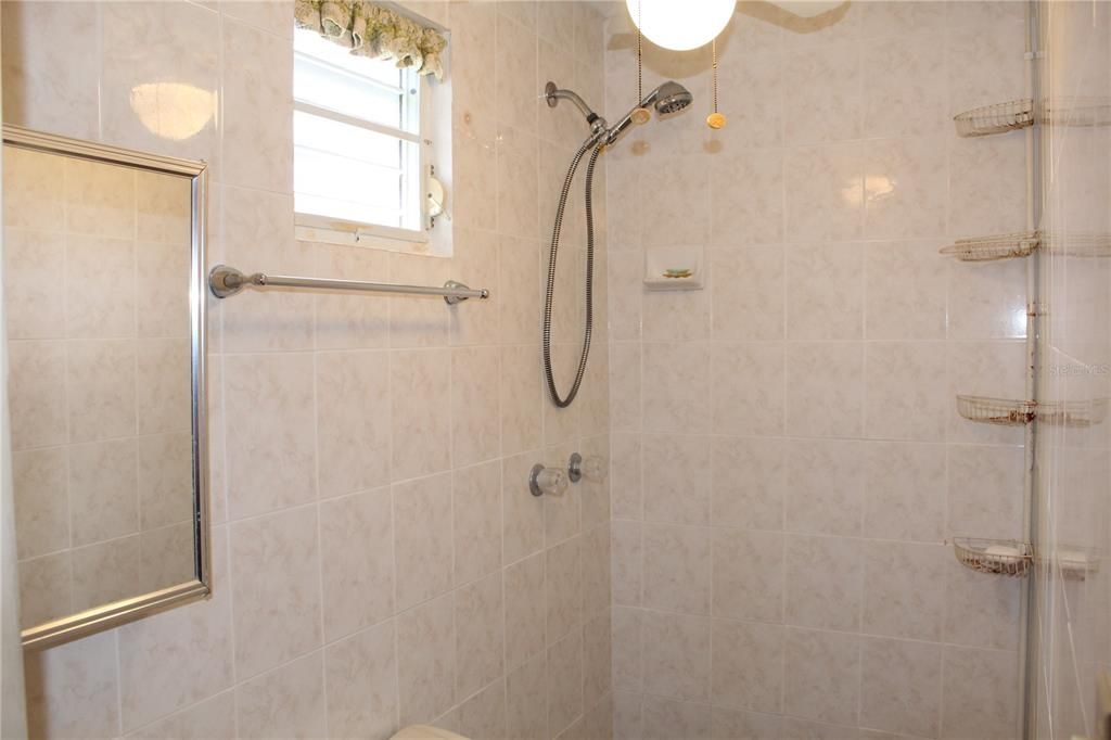 For Sale: $369,000 (3 beds, 2 baths, 1100 Square Feet)