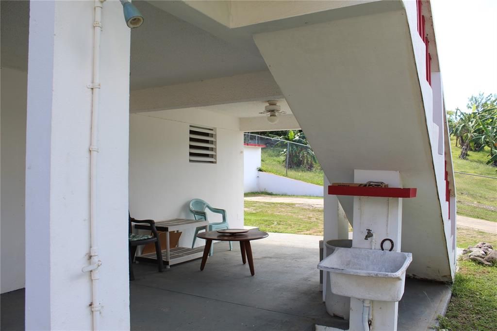 For Sale: $369,000 (3 beds, 2 baths, 1100 Square Feet)