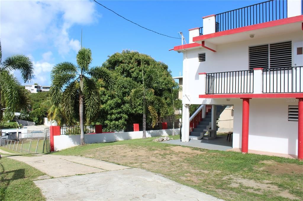 For Sale: $369,000 (3 beds, 2 baths, 1100 Square Feet)