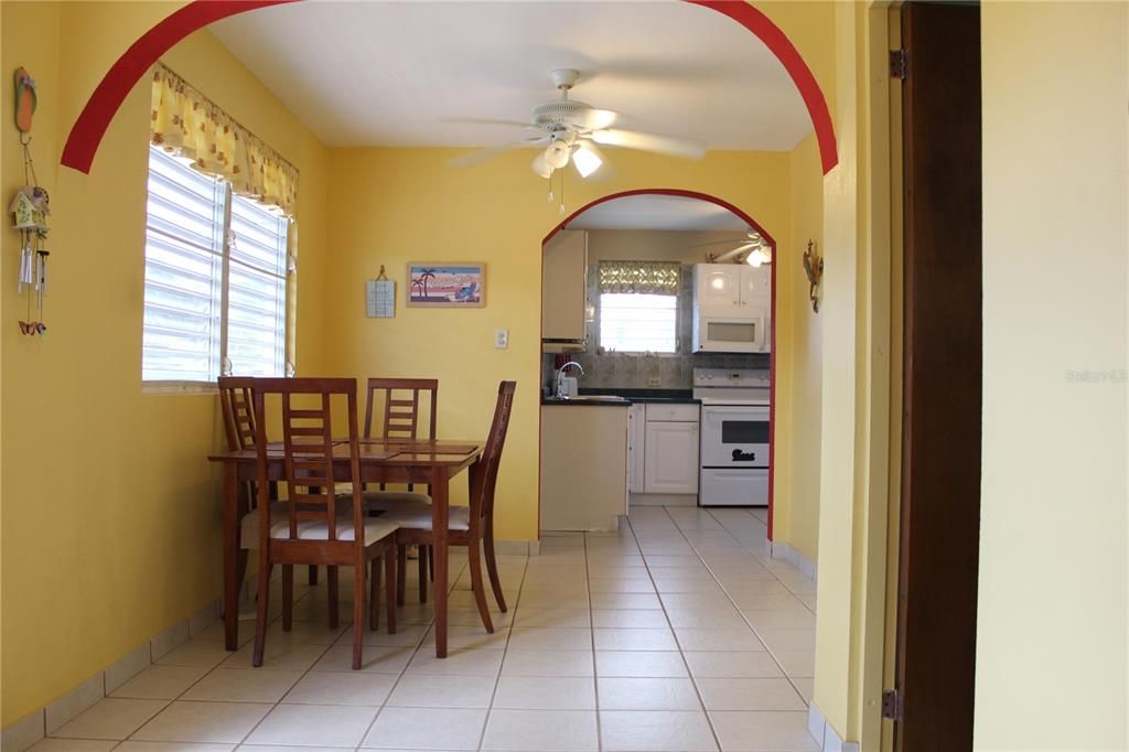 For Sale: $369,000 (3 beds, 2 baths, 1100 Square Feet)