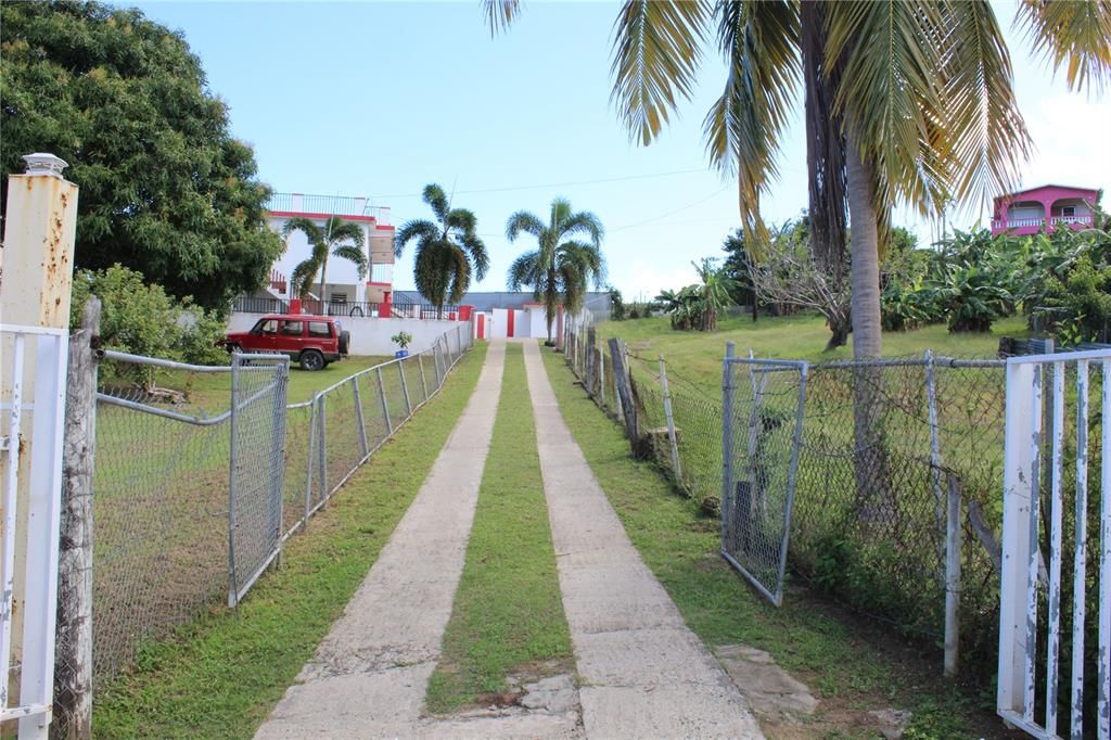 For Sale: $369,000 (3 beds, 2 baths, 1100 Square Feet)