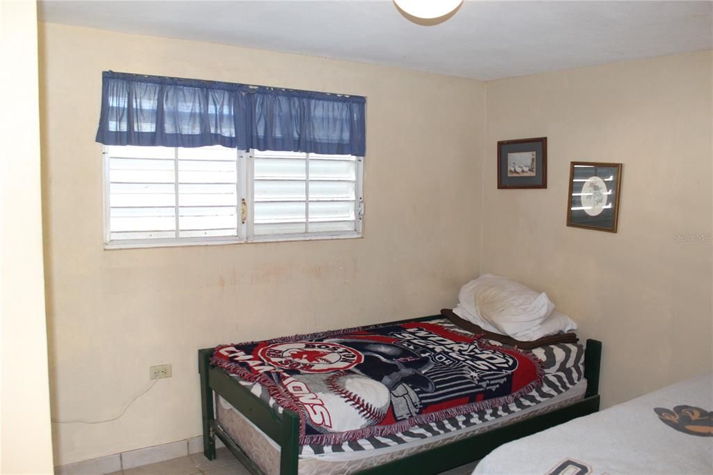 For Sale: $369,000 (3 beds, 2 baths, 1100 Square Feet)