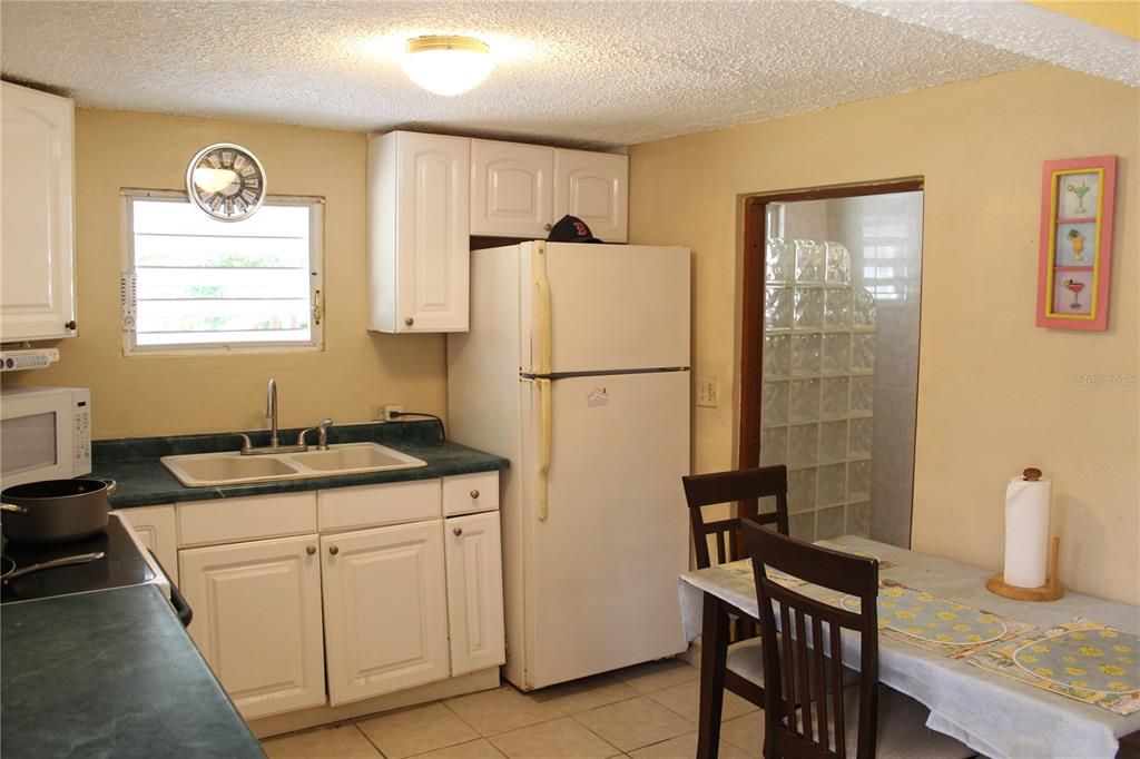 For Sale: $369,000 (3 beds, 2 baths, 1100 Square Feet)