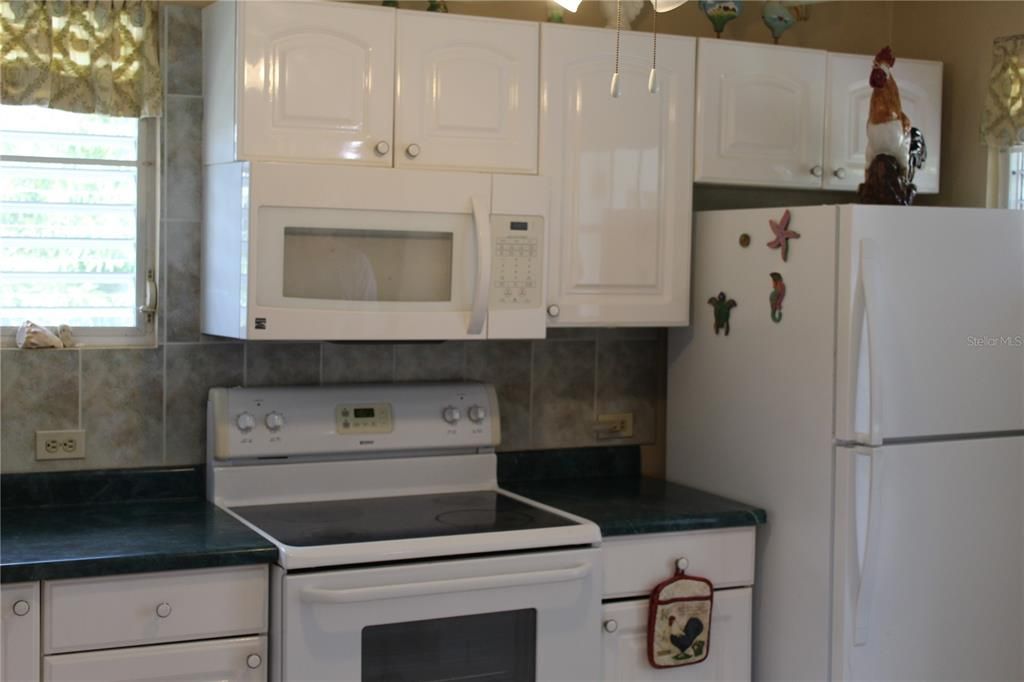 For Sale: $369,000 (3 beds, 2 baths, 1100 Square Feet)