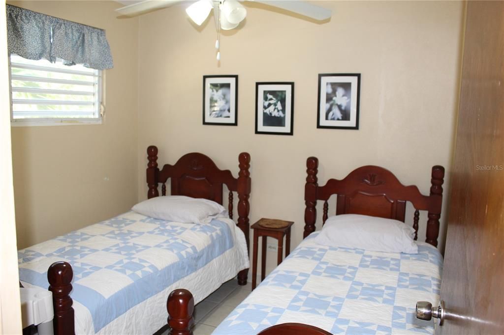 For Sale: $369,000 (3 beds, 2 baths, 1100 Square Feet)