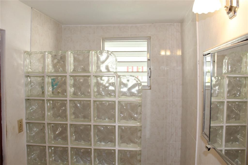 For Sale: $369,000 (3 beds, 2 baths, 1100 Square Feet)