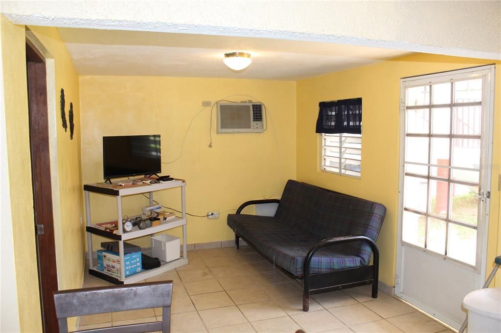 For Sale: $369,000 (3 beds, 2 baths, 1100 Square Feet)