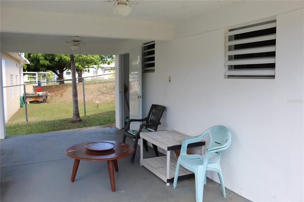 For Sale: $369,000 (3 beds, 2 baths, 1100 Square Feet)