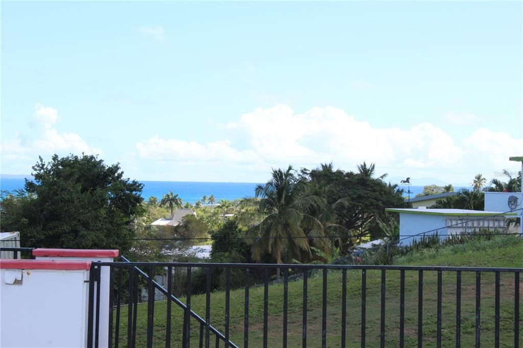 For Sale: $369,000 (3 beds, 2 baths, 1100 Square Feet)