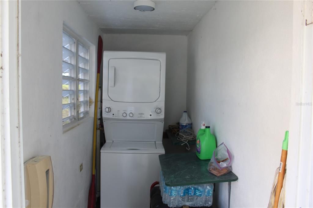 For Sale: $369,000 (3 beds, 2 baths, 1100 Square Feet)