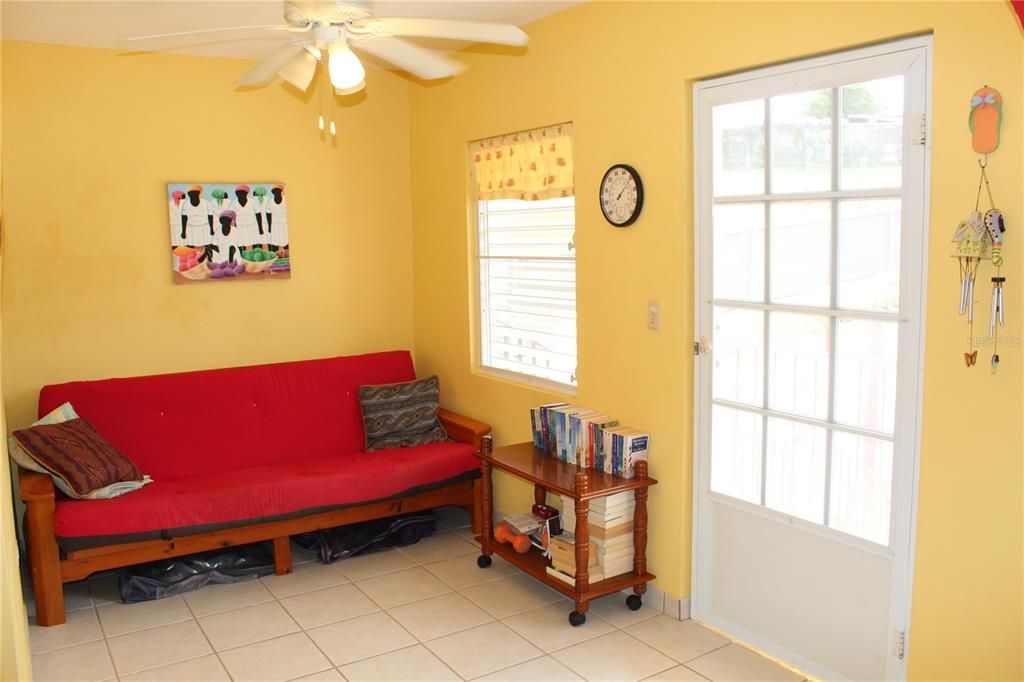 For Sale: $369,000 (3 beds, 2 baths, 1100 Square Feet)