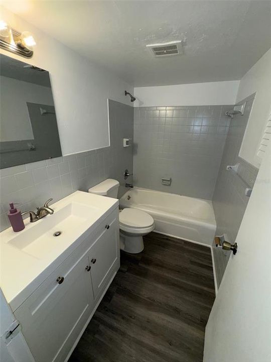 For Rent: $1,049 (1 beds, 1 baths, 775 Square Feet)