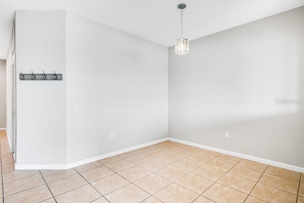 На продажу: $250,000 (4 спален, 2 ванн, 1632 Квадратных фут)