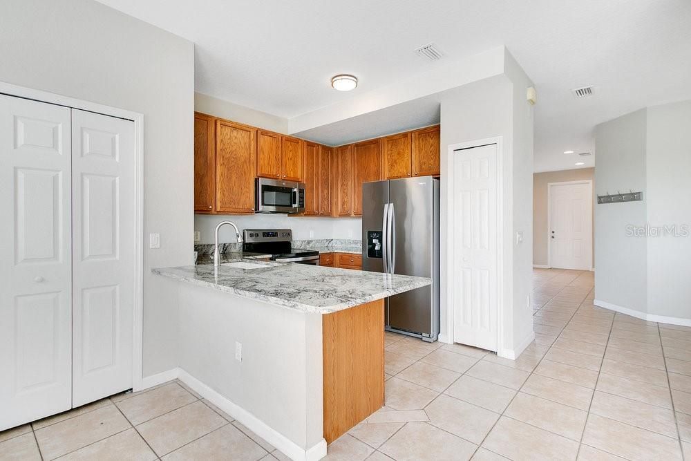 На продажу: $250,000 (4 спален, 2 ванн, 1632 Квадратных фут)