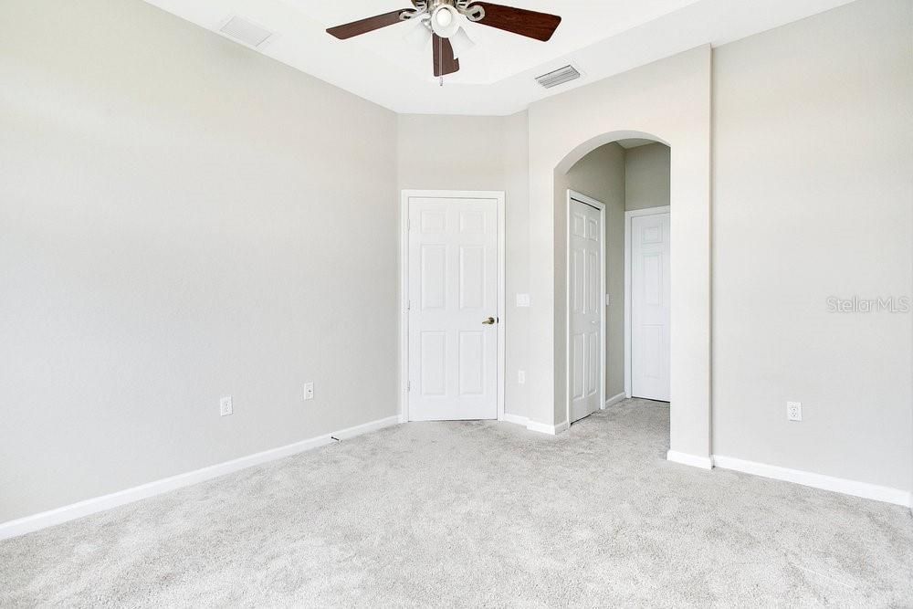 На продажу: $250,000 (4 спален, 2 ванн, 1632 Квадратных фут)