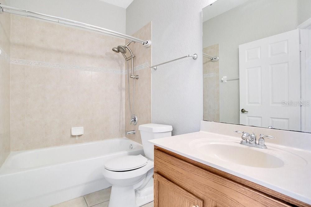 На продажу: $250,000 (4 спален, 2 ванн, 1632 Квадратных фут)