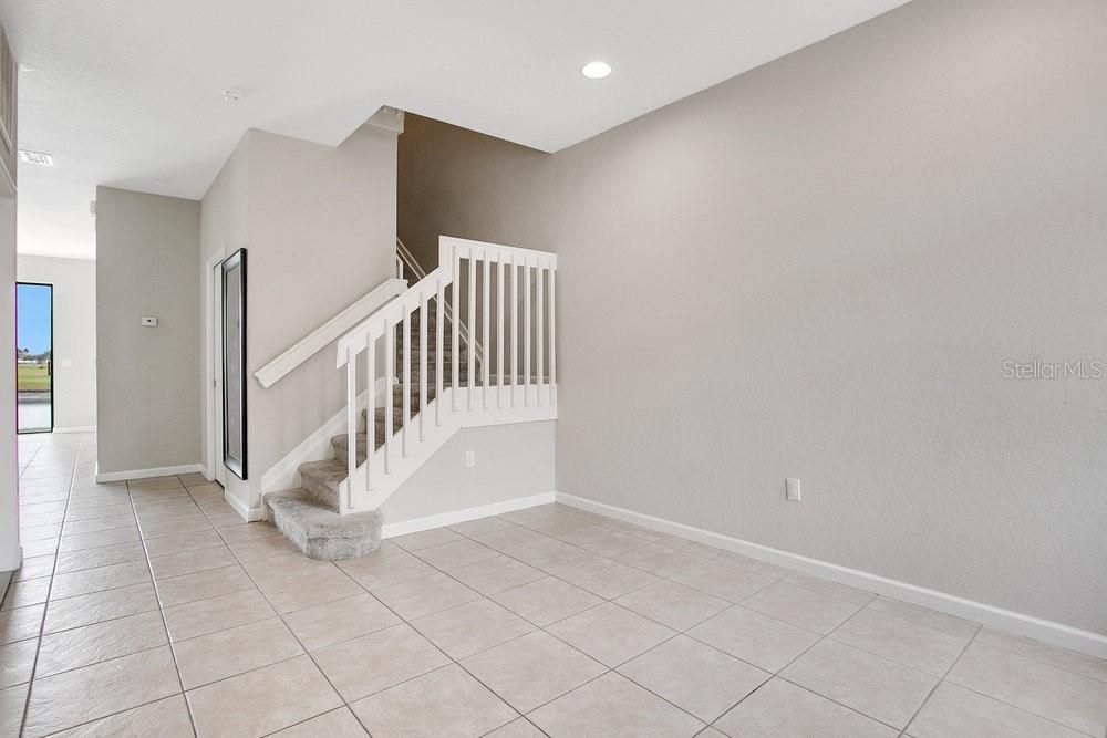 На продажу: $250,000 (4 спален, 2 ванн, 1632 Квадратных фут)