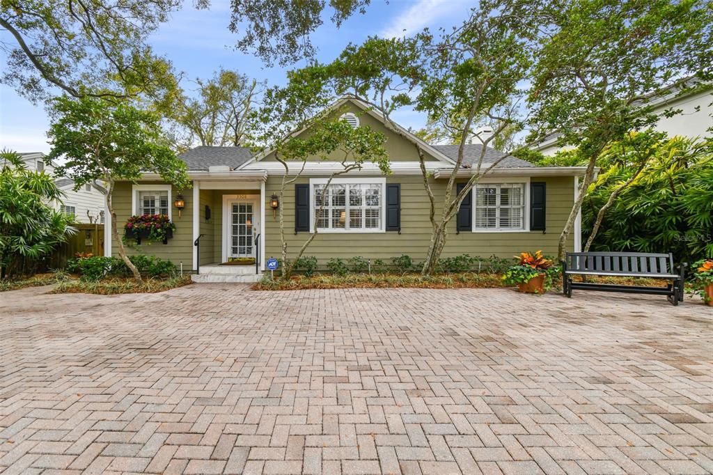 Recently Sold: $1,375,000 (3 beds, 3 baths, 2517 Square Feet)