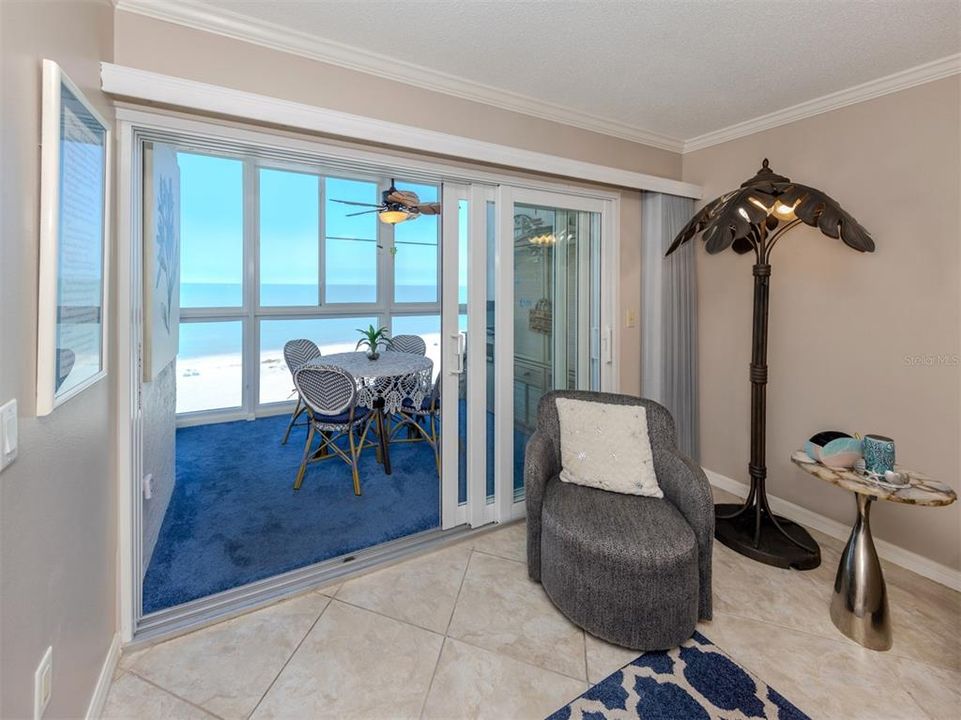 合同活跃: $589,000 (2 贝兹, 2 浴室, 1005 平方英尺)