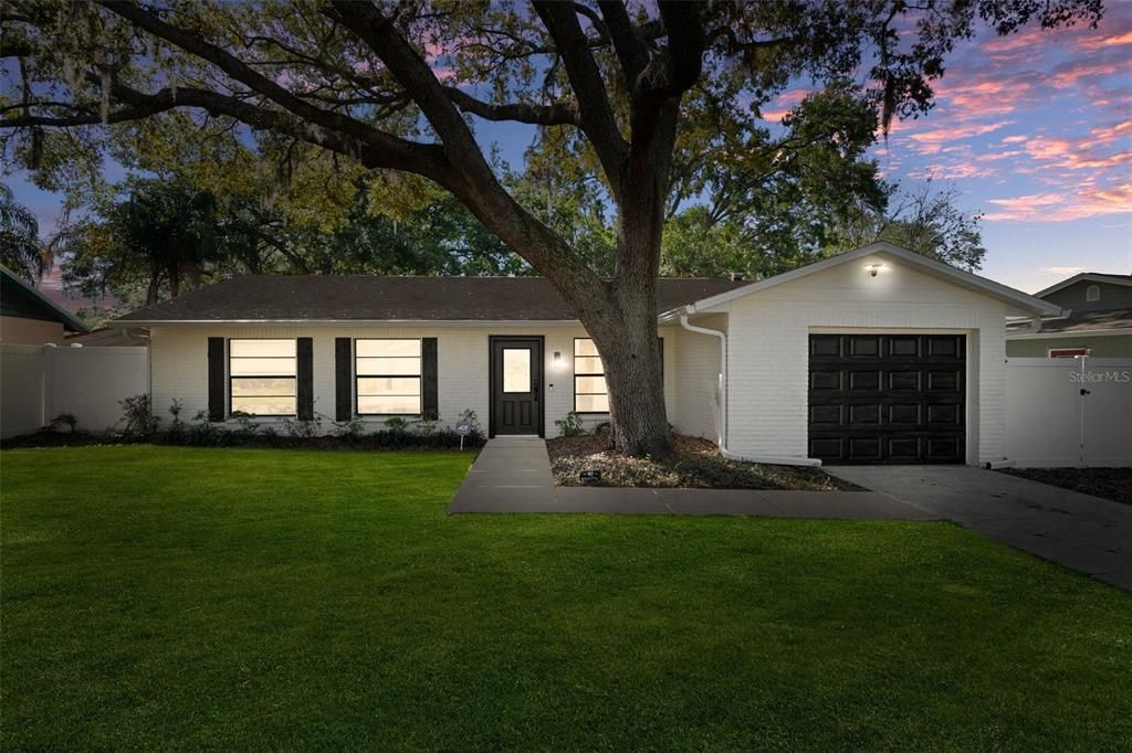 最近售出: $405,000 (3 贝兹, 2 浴室, 1584 平方英尺)