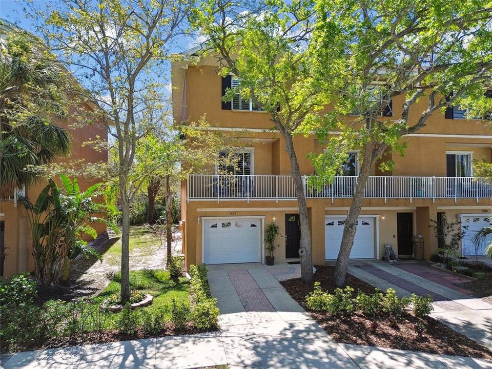 Recently Sold: $400,000 (3 beds, 2 baths, 2029 Square Feet)