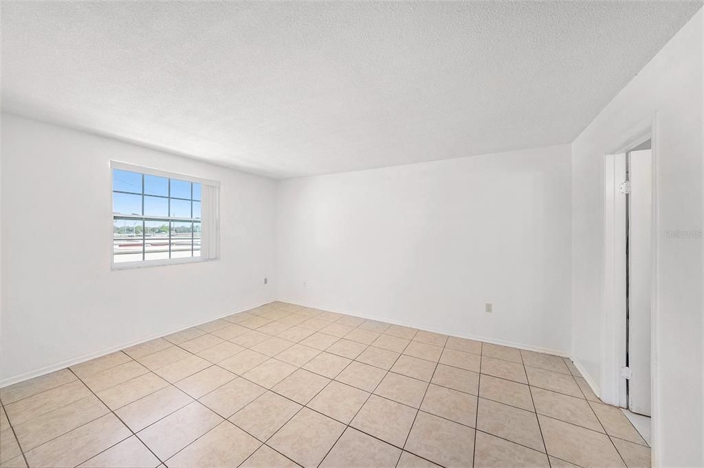 На продажу: $120,000 (2 спален, 2 ванн, 940 Квадратных фут)