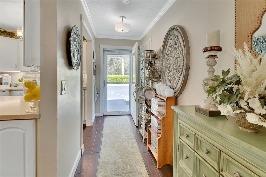 На продажу: $254,900 (2 спален, 1 ванн, 930 Квадратных фут)