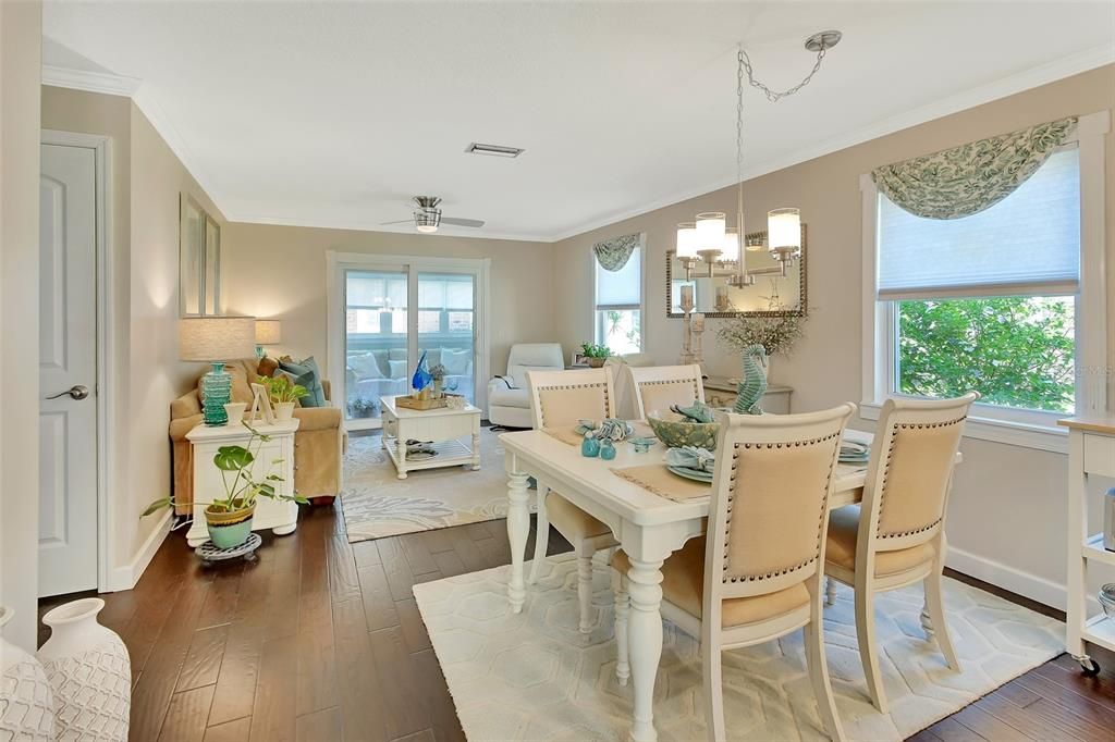 На продажу: $254,900 (2 спален, 1 ванн, 930 Квадратных фут)