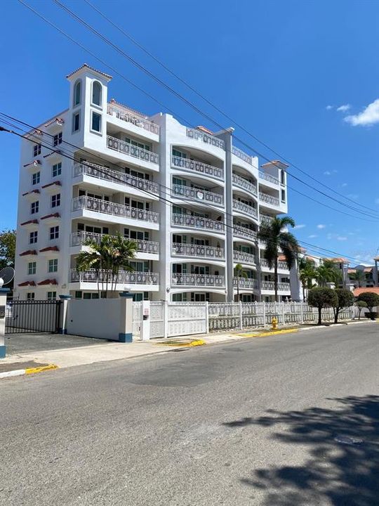 Recently Sold: $412,000 (2 beds, 1 baths, 916.16 Square Feet)