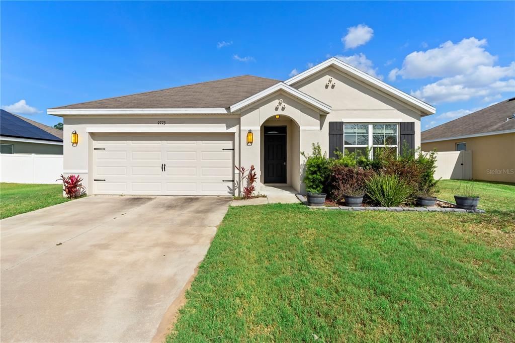 Recently Rented: $1,990 (3 beds, 2 baths, 1635 Square Feet)