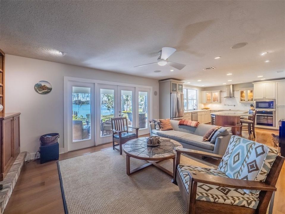 For Sale: $999,950 (4 beds, 2 baths, 3121 Square Feet)