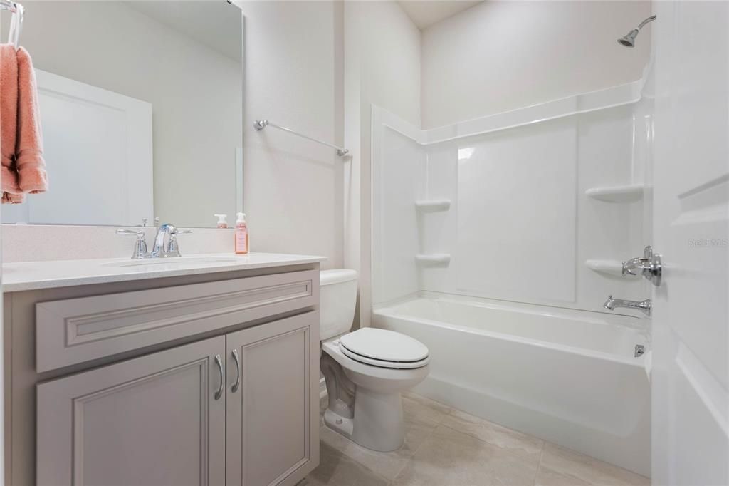 На продажу: $469,900 (3 спален, 2 ванн, 1677 Квадратных фут)