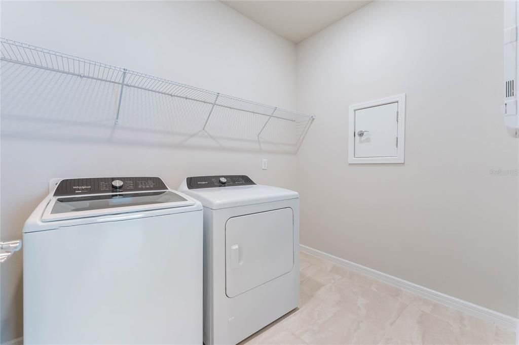 На продажу: $469,900 (3 спален, 2 ванн, 1677 Квадратных фут)