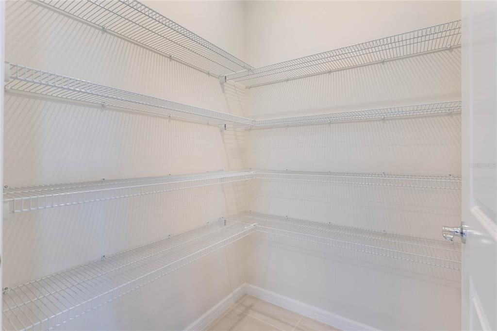 На продажу: $469,900 (3 спален, 2 ванн, 1677 Квадратных фут)